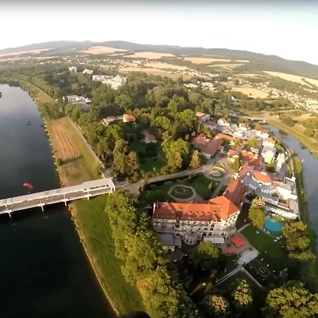 Luxury Bungalow Near Adeli Centre - Piestany 度假居 *
