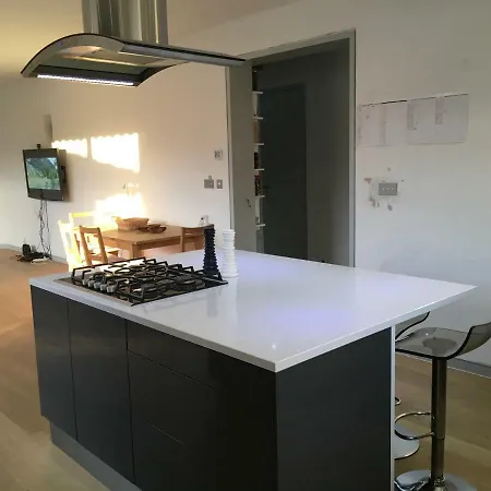Luxury Bungalow Near Adeli Centre - Piestany