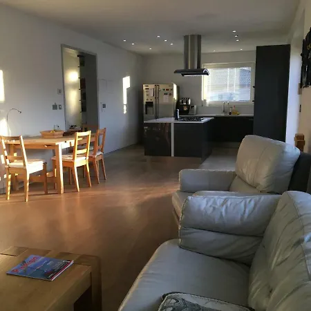 Luxury Bungalow Near Adeli Centre - Piestany *