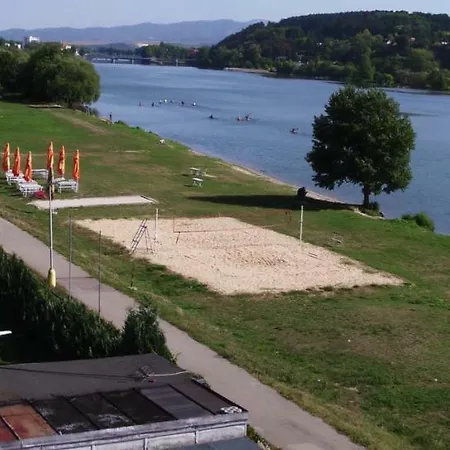 Luxury Bungalow Near Adeli Centre - Piestany 度假居 皮耶什佳尼