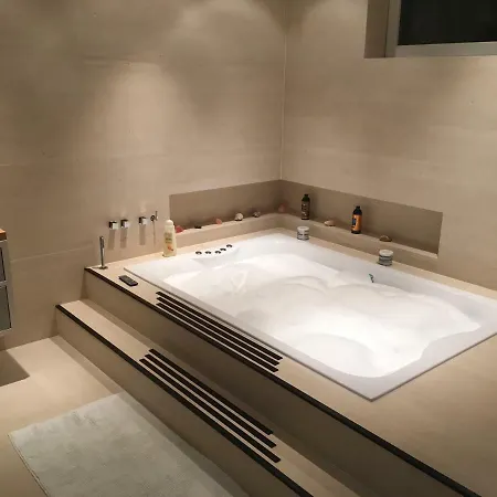 Luxury Bungalow Near Adeli Centre - Piestany 度假居 *